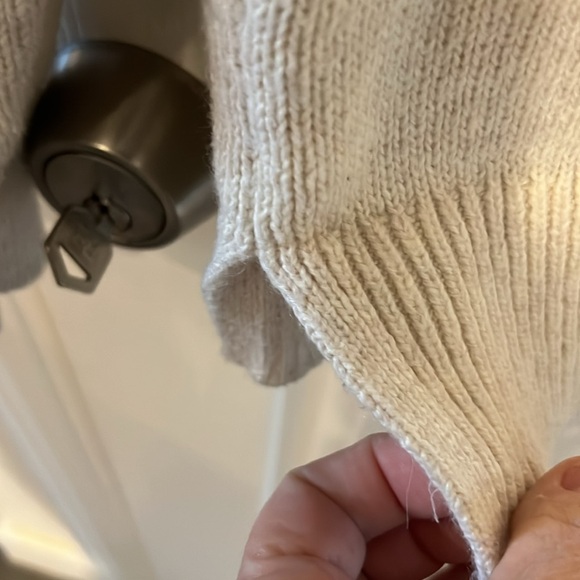 Women’s Old Navy sweater - Picture 4 of 5